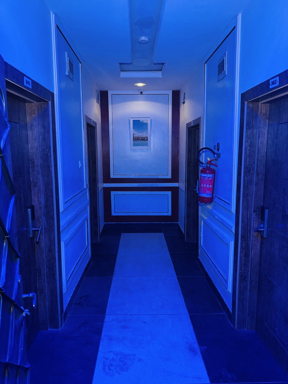 Hallways at Asfed Lounge & Suites — photograph 1