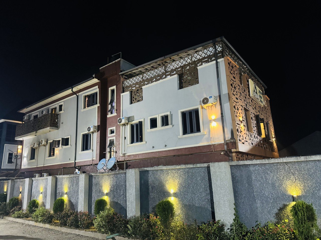 Exterior at Asfed Lounge & Suites — photograph 3